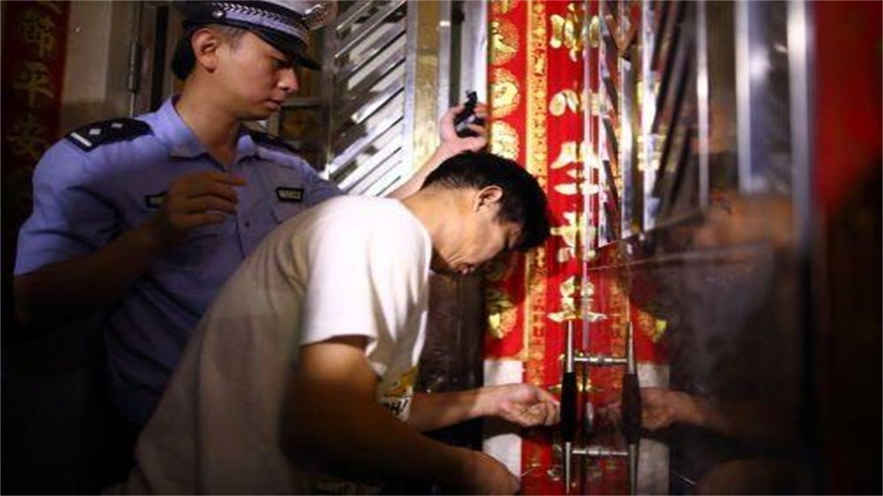 白云区请开锁师傅开了锁后，师傅